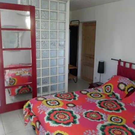 Domaine La Longre Bed & Breakfast *